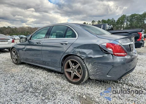 2018 Mercedes-Benz C 300 z USA, uszkodzony, nr VIN 55SWF4JB6JU261876